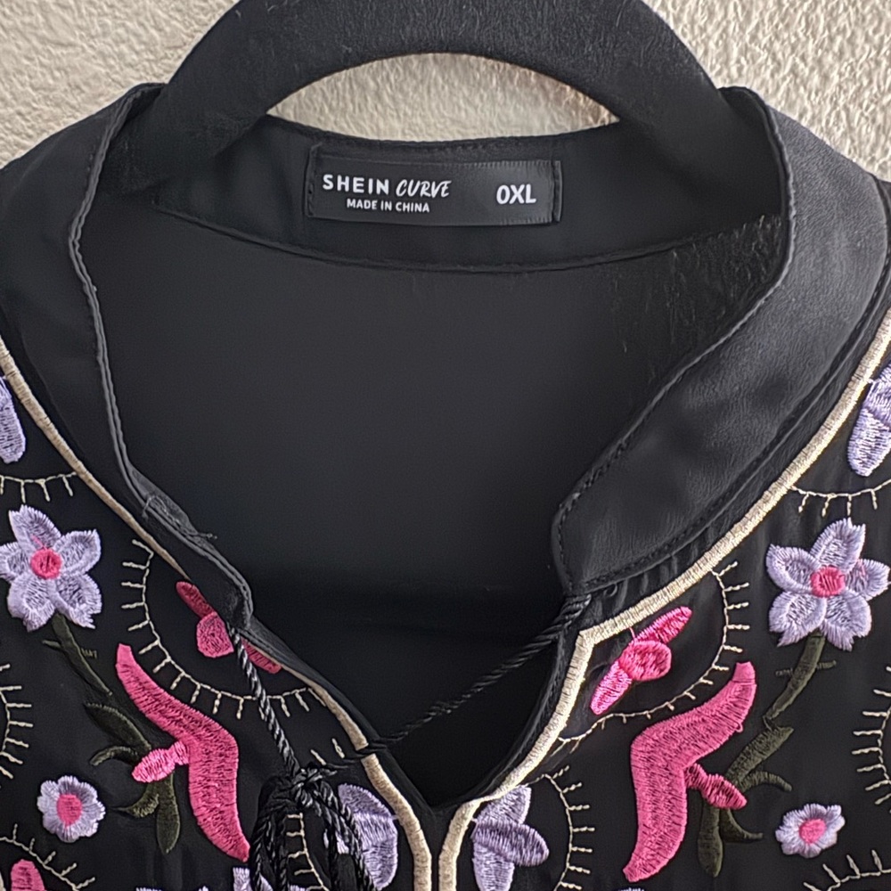 Embroidered Black Women's / SHEIN Curve Top Pink & Lavender Accents/ Pre-Loved - Picture 3 of 4
